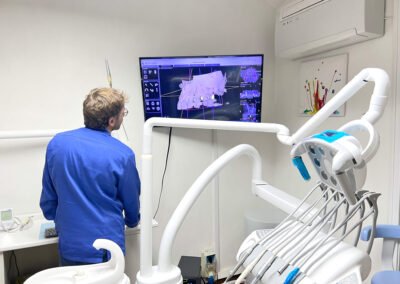 Dr. Mirko Novelli: dentista esperto in chirurgia avanzata- a Roma a Pavano